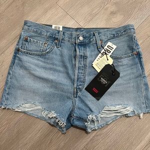 Levis 501 shorts | medium wash | high waist